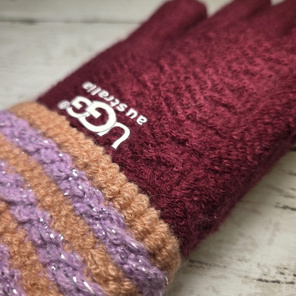 UGG Burgundy and Tan Knit Gloves - Picture 4 of 4